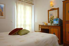 Barbouni Hotel & Studios