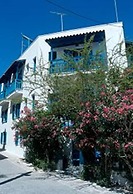Barbouni Hotel & Studios