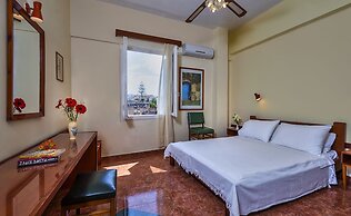 Lucia Hotel