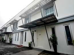 Paragon Inn