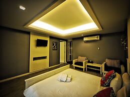 Paragon Inn