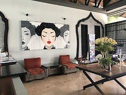 Paragon Inn