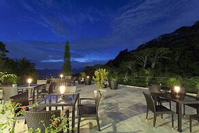 Hunas Falls Hotel