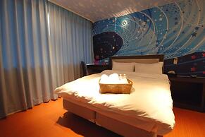 Happiness Inn