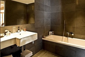 Anova Hotel & Spa