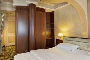 Dream Hotel