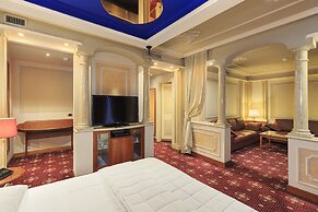 Dream Hotel