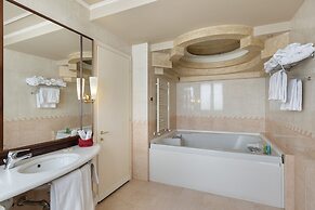 Dream Hotel