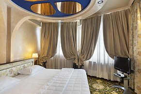 Dream Hotel