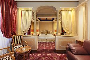 Dream Hotel