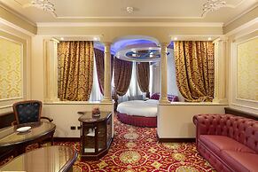 Dream Hotel