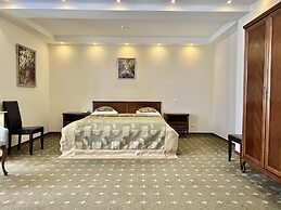 Platinum Hotel