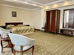 Platinum Hotel