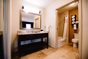 Hampton Inn & Suites Minot Airport