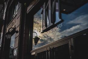 11 Mirrors Design Hotel