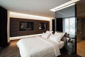 11 Mirrors Design Hotel