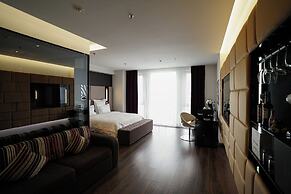 11 Mirrors Design Hotel