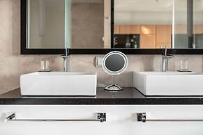 11 Mirrors Design Hotel