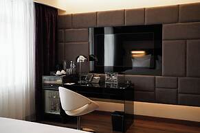 11 Mirrors Design Hotel
