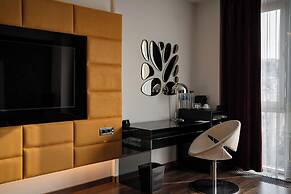 11 Mirrors Design Hotel