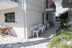 George House Apartments & Villa