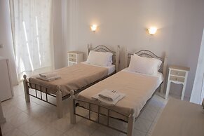 George House Apartments & Villa