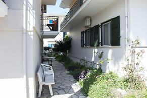 George House Apartments & Villa