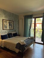 Aurelia Garden Gold Bed & Breakfast