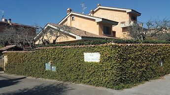 Aurelia Garden Gold Bed & Breakfast