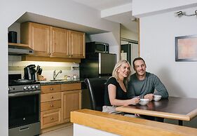 Mountain Side Hotel Whistler by Executive