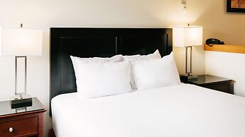 Mountain Side Hotel Whistler by Executive