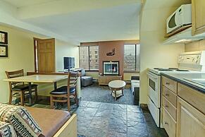 Mountain Side Hotel Whistler by Executive
