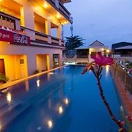 G Eleven Hotel
