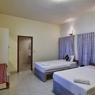 G Eleven Hotel