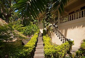 Easy Diving and Beach Resort