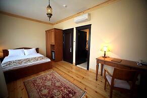 Lalinn Hotel