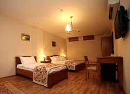 Lalinn Hotel