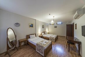 Lalinn Hotel