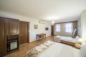 Lalinn Hotel