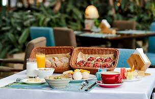 InterContinental Heilong Lake by IHG