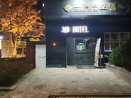 New Grand Hotel