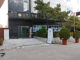 New Grand Hotel