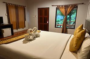 Lanta Nice Beach Resort