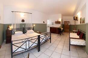 Nostos Studios & Apartments