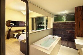 The Akmani Legian