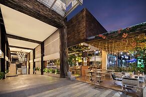 The Akmani Legian