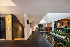 The Akmani Legian