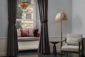 Adahan DeCamondo Pera, Autograph Collection