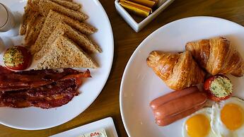 Holiday Inn & Suites Makati by IHG