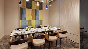 Holiday Inn & Suites Makati by IHG